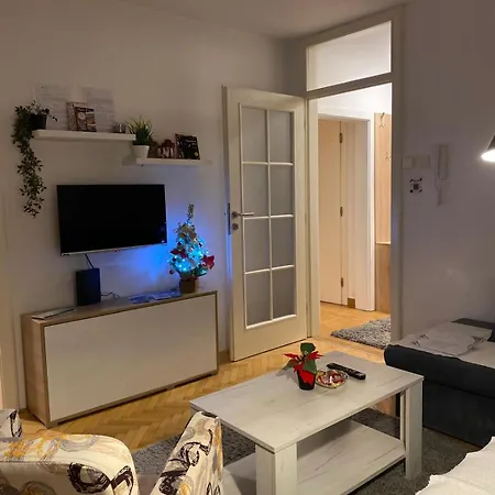 Perry דירה בייאליינה